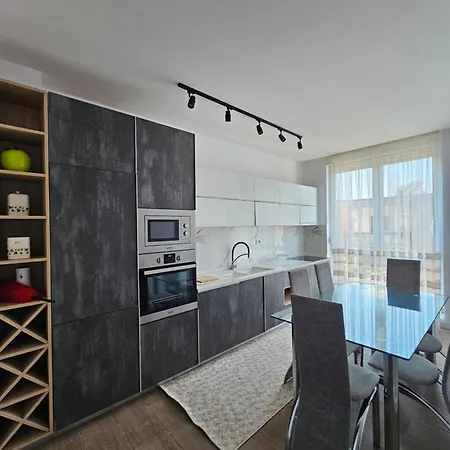 E21 Apartment *