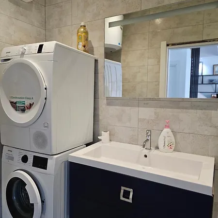 E21 Apartment